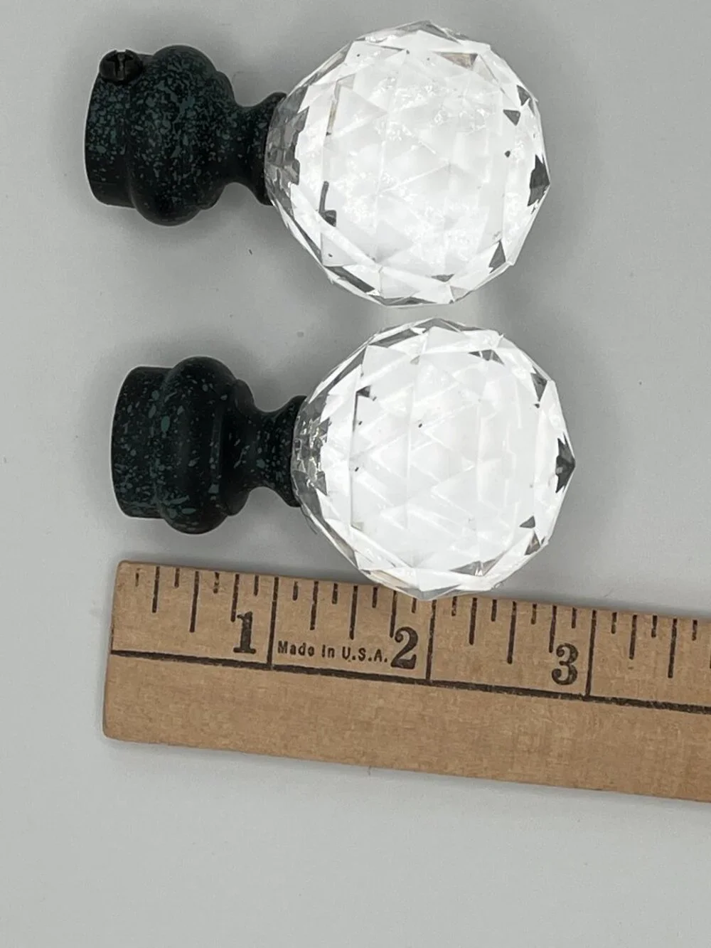 Pair Faceted Acrylic Crystal Ball Finials Green Speckled Base Curtain Lamp Rod